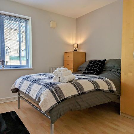 Quayside Apartment With Riverside Views & Parking نيوكاسل أبون تاين المظهر الخارجي الصورة