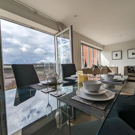 Quayside Apartment With Riverside Views & Parking نيوكاسل أبون تاين المظهر الخارجي الصورة