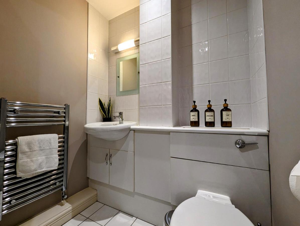 Quayside Apartment With Riverside Views & Parking نيوكاسل أبون تاين المظهر الخارجي الصورة