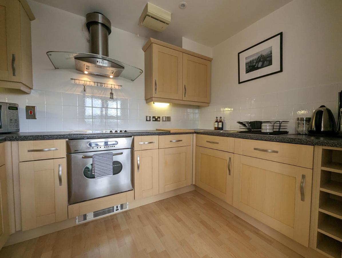Quayside Apartment With Riverside Views & Parking نيوكاسل أبون تاين المظهر الخارجي الصورة