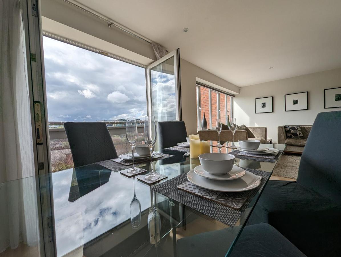 Quayside Apartment With Riverside Views & Parking نيوكاسل أبون تاين المظهر الخارجي الصورة