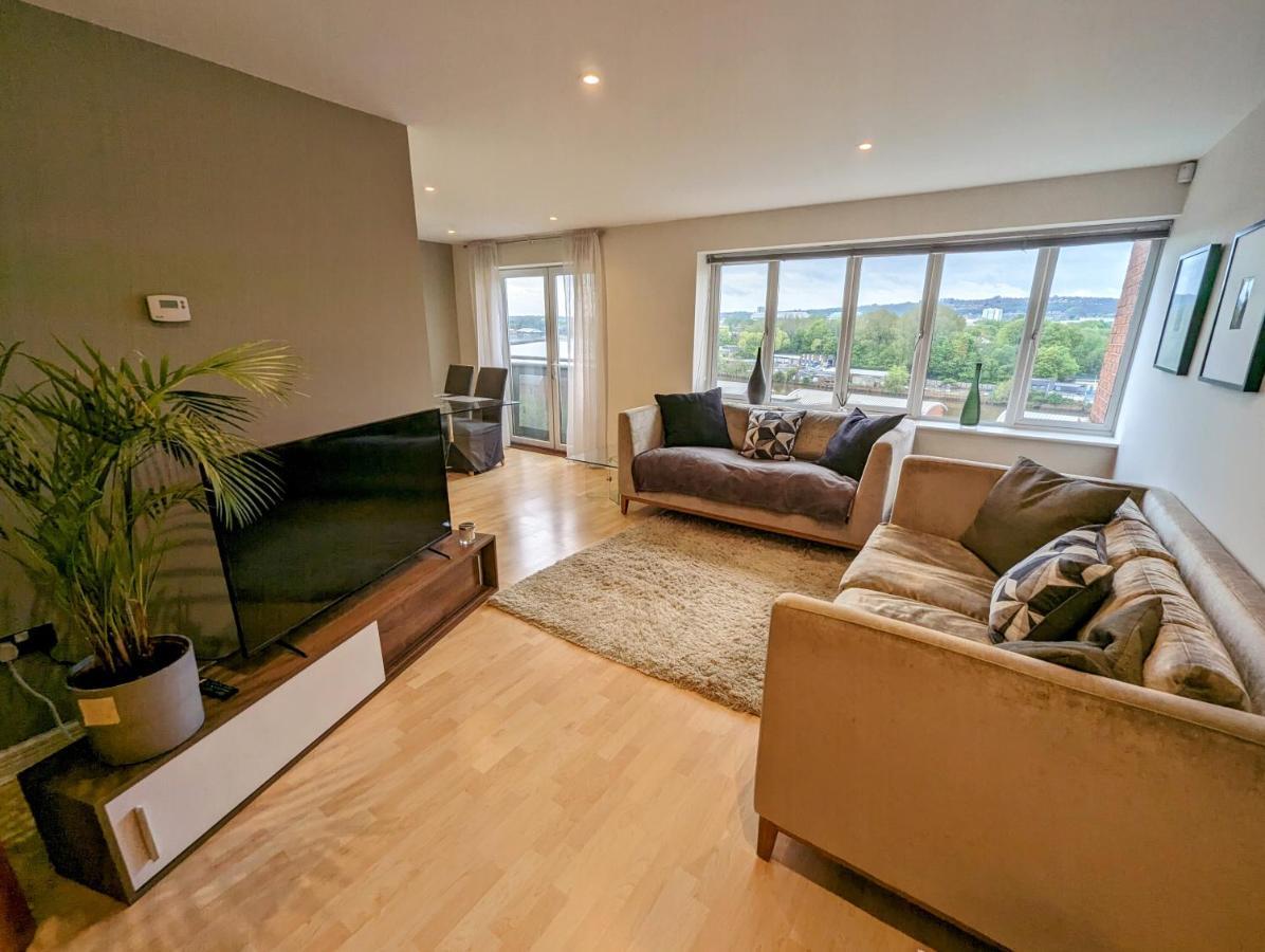 Quayside Apartment With Riverside Views & Parking نيوكاسل أبون تاين المظهر الخارجي الصورة