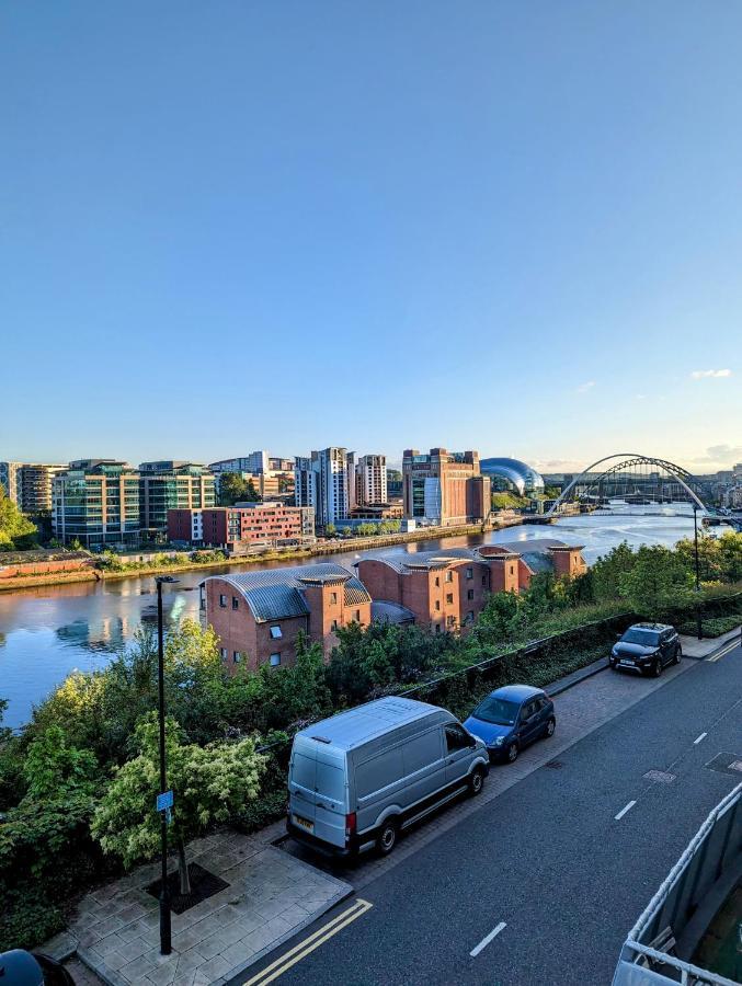 Quayside Apartment With Riverside Views & Parking نيوكاسل أبون تاين المظهر الخارجي الصورة